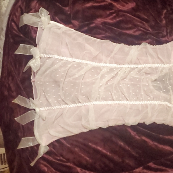 Lingerie - Picture 3 of 16